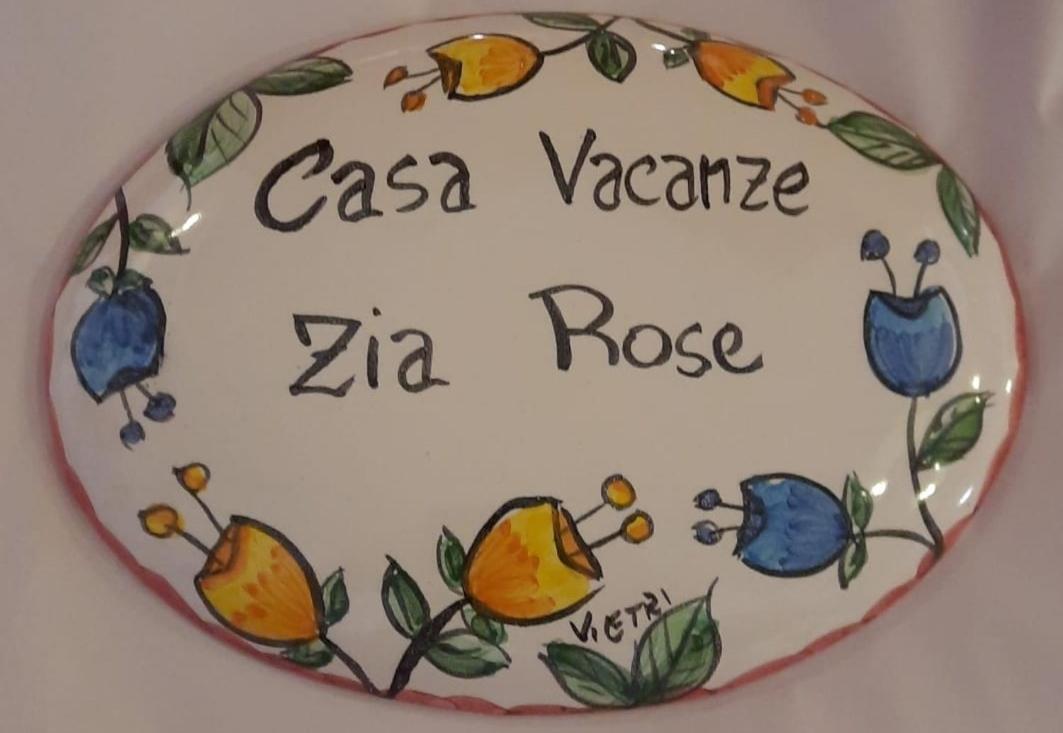 Casa Vacanze Zia Rose Наполи Екстериор снимка